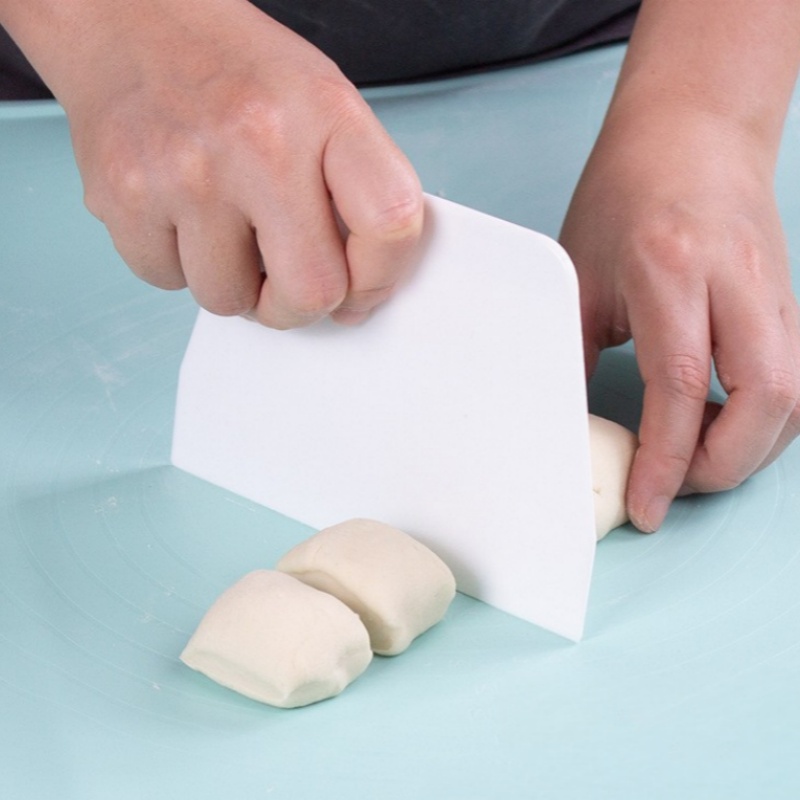 Dough Scraper Curved - 1 Buah Spatula Krim Melengkung Berguna,